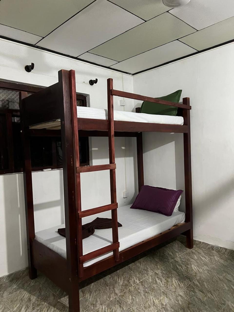 Honey Beach Hostel Negombo Kültér fotó